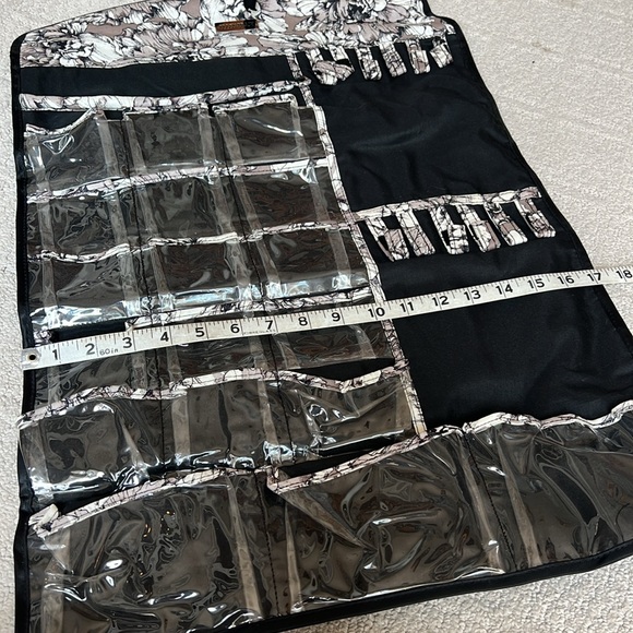 Ellen Tracy Black and Brown hanging Floral Jewelry Organizer - Picture 5 of 11